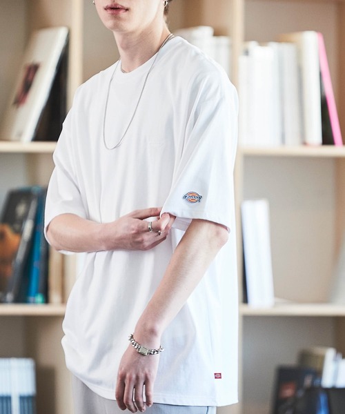 Dickies(ディッキーズ)の「Dickies別注 ロゴ刺繍オーバーサイズ半袖カットソー(Tシャツ/カットソー・メンズ・ホワイト/ブラック/ダークグリーン/ベージュ/ネイビー/ブラウン・S/M/L)」の17枚目の写真