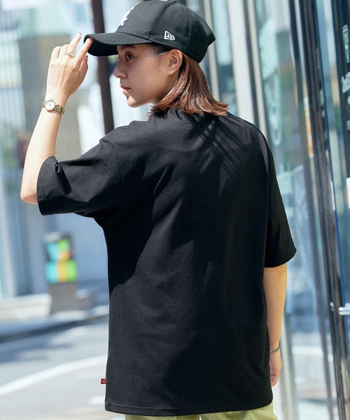Dickies(ディッキーズ)の「Dickies別注 ロゴ刺繍オーバーサイズ半袖カットソー(Tシャツ/カットソー・メンズ・ホワイト/ブラック/ダークグリーン/ベージュ/ネイビー/ブラウン・S/M/L)」の22枚目の写真