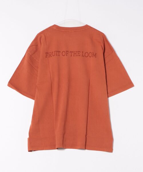 FRUIT OF THE LOOM（フルーツオブザルーム）の「製品染め プリント入り BIG S/S Tシャツ / 半袖 / 前面 / プリント / カジュアル / ユニセックス（Tシャツ/カットソー・レディース・レンガ/ピンク/カーキ/ホワイト・S/M/L/XL）」の5枚目の写真