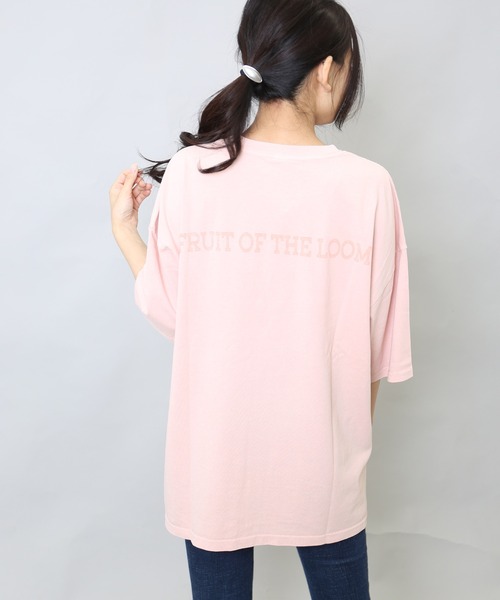 FRUIT OF THE LOOM（フルーツオブザルーム）の「製品染め プリント入り BIG S/S Tシャツ / 半袖 / 前面 / プリント / カジュアル / ユニセックス（Tシャツ/カットソー・レディース・レンガ/ピンク/カーキ/ホワイト・S/M/L/XL）」の3枚目の写真