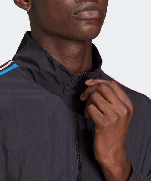 adidas（アディダス）の「アディカラー トリコロール トラック