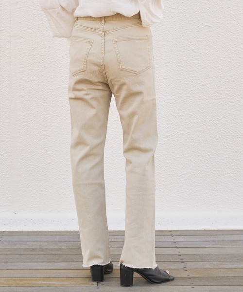 Chico ベージュ ストレートデニム Chico（チコ）の「ストレートカラーデニム（デニムパンツ）」 - WEAR
