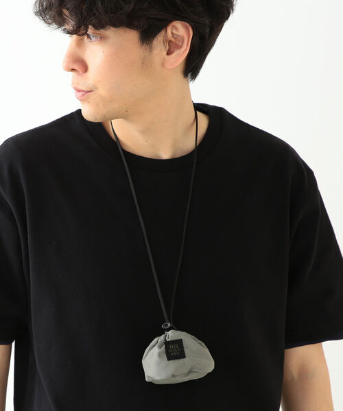 B:MING by BEAMS（ビーミングバイビームス）の「MIS x B:MING by BEAMS / 別注 ドローストリングポーチ（ボディバッグ/ウエストポーチ・メンズ・ブラック/グレー/オレンジ/タン・FREE）」の2枚目の写真