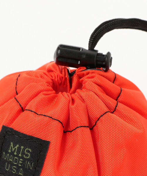 B:MING by BEAMS（ビーミングバイビームス）の「MIS x B:MING by BEAMS / 別注 ドローストリングポーチ（ボディバッグ/ウエストポーチ・メンズ・ブラック/グレー/オレンジ/タン・FREE）」の15枚目の写真