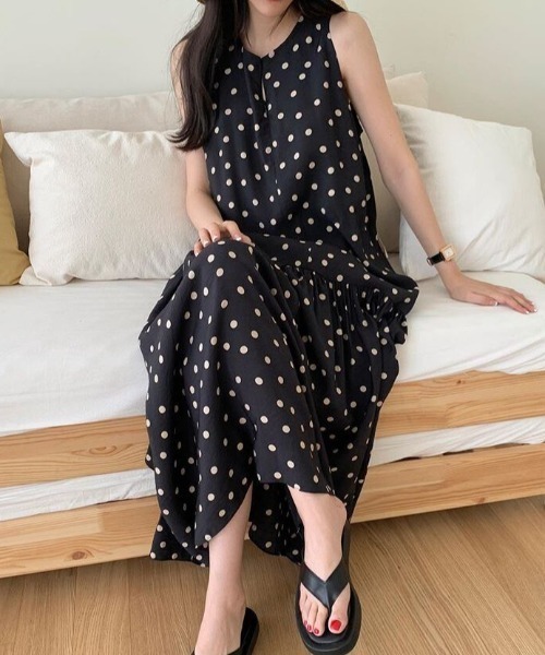 ABITOKYO（アビトーキョー）の「キーネックマキシ丈ドット柄ティアードロングワンピース（ワンピース・レディース・ブラック/ベージュ/ブラウン・FREE）」の20枚目の写真