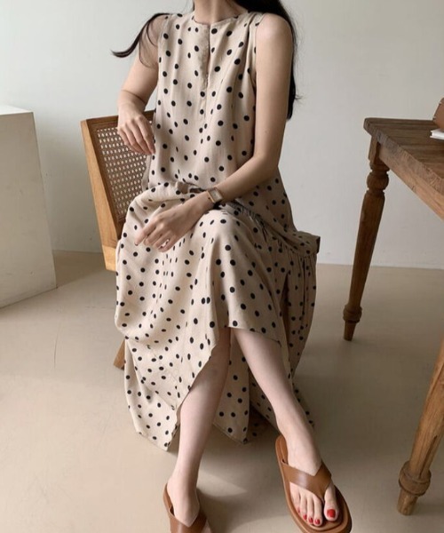 ABITOKYO（アビトーキョー）の「キーネックマキシ丈ドット柄ティアードロングワンピース（ワンピース・レディース・ブラック/ベージュ/ブラウン・FREE）」の10枚目の写真