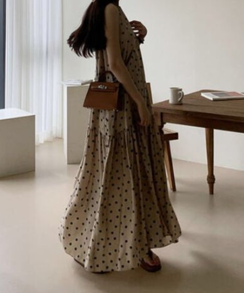 ABITOKYO（アビトーキョー）の「キーネックマキシ丈ドット柄ティアードロングワンピース（ワンピース・レディース・ブラック/ベージュ/ブラウン・FREE）」の19枚目の写真