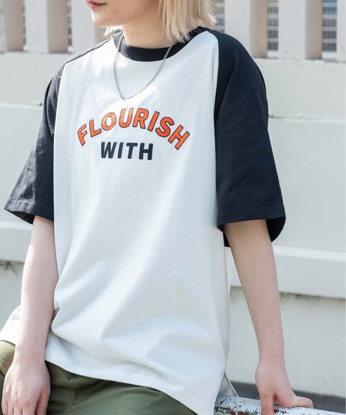 WEGO（ウィゴー）の「WEGO/ラグラングラフィックビッグシルエットTシャツ（Tシャツ/カットソー・レディース・ダークグリーン/ブラック/イエロー/サックスブルー/ブラック系その他/グリーン/ネイビー/ベージュ/その他2/その他1・MEDIUM/SMALL）」の2枚目の写真