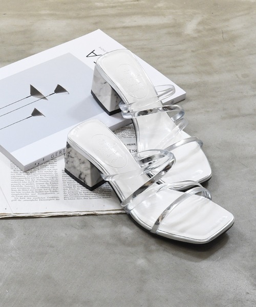 NOFALL(ノーフォール)の「クリア×メタリックストラップ デザインヒールサンダル(サンダル・レディース・ホワイト/ブラック/ダークブラウン/ベージュ・LL/3L/SS/S/M/L)」の2枚目の写真