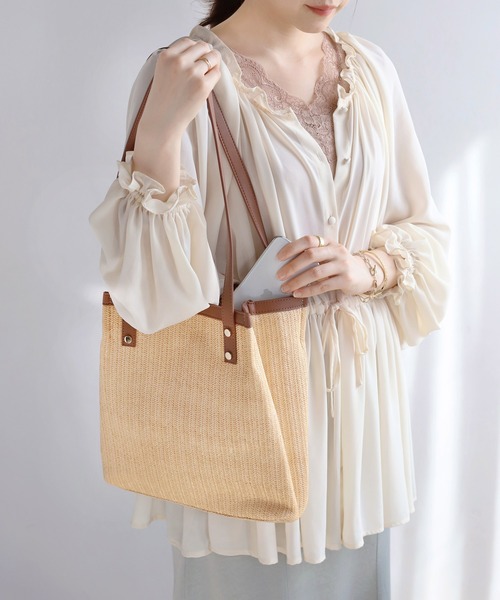 シンプルスクエアのショルダーかごバッグ