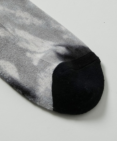 KATHARINE HAMNETT LONDON （キャサリンハムネットロンドン）の「KATHARINE HAMNETT LONDON/キャサリンハムネットロンドン Tie dye pattern socks（ソックス/靴下・メンズ・ブラック/ブルー・FREE/25-27CM）」の6枚目の写真