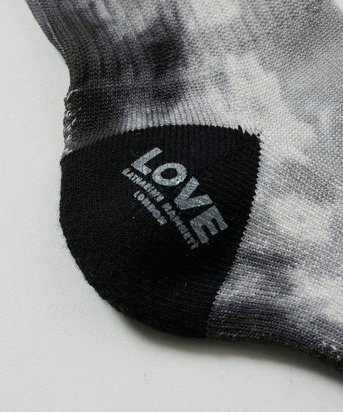 KATHARINE HAMNETT LONDON （キャサリンハムネットロンドン）の「KATHARINE HAMNETT LONDON/キャサリンハムネットロンドン Tie dye pattern socks（ソックス/靴下・メンズ・ブラック/ブルー・FREE/25-27CM）」の7枚目の写真