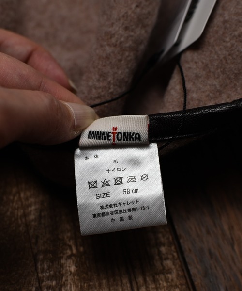 Minnetonka(ミネトンカ)の「『MINNETONKA』MT PIPNG BASQUE BERET(ハンチング/ベレー帽・レディース・ブラック/ブラウン/ベージュ系・FREE)」の8枚目の写真