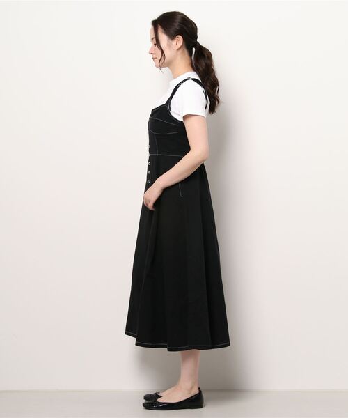 one after another NICE CLAUP（ワンアフターアナザーナイスクラップ）の「フロントカギホックジャンパースカート（ジャンパースカート・レディース・ブラック/ネイビー/アイボリー・FREE）」の4枚目の写真
