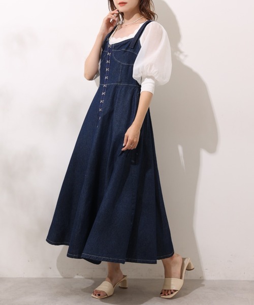 one after another NICE CLAUP（ワンアフターアナザーナイスクラップ）の「フロントカギホックジャンパースカート（ジャンパースカート・レディース・ブラック/ネイビー/アイボリー・FREE）」の3枚目の写真