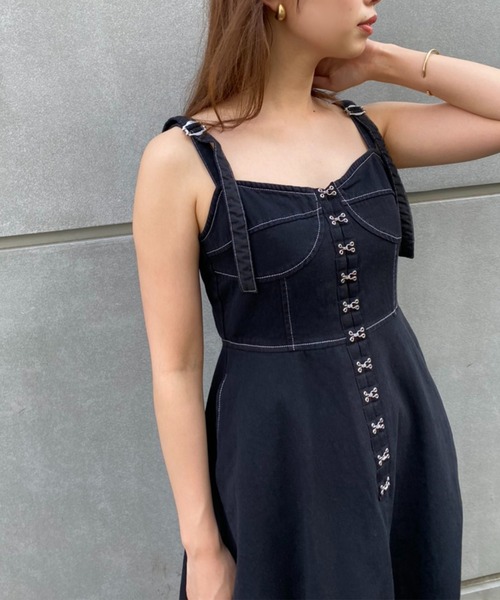 one after another NICE CLAUP（ワンアフターアナザーナイスクラップ）の「フロントカギホックジャンパースカート（ジャンパースカート・レディース・ブラック/ネイビー/アイボリー・FREE）」の2枚目の写真