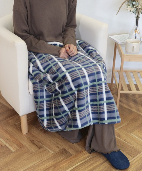 emesuelee（エメスーリー）の「フェイクファー裏ボアブランケットS（ブランケット・レディース・アイボリー/イエロー/ネイビー/ブラック/スモークピンク/ダークグレー/カーキ/ライトベージュ/A/ライトグレー/ダークベージュ/B・フリー）」の8枚目の写真