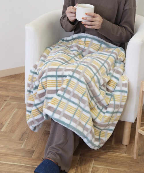 emesuelee（エメスーリー）の「フェイクファー裏ボアブランケットS（ブランケット・レディース・アイボリー/イエロー/ネイビー/ブラック/スモークピンク/ダークグレー/カーキ/ライトベージュ/A/ライトグレー/ダークベージュ/B・フリー）」の11枚目の写真