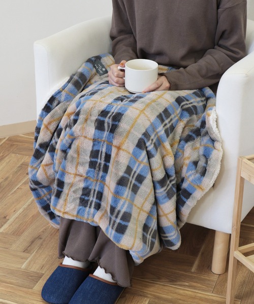 emesuelee（エメスーリー）の「フェイクファー裏ボアブランケットS（ブランケット・レディース・アイボリー/イエロー/ネイビー/ブラック/スモークピンク/ダークグレー/カーキ/ライトベージュ/A/ライトグレー/ダークベージュ/B・フリー）」の5枚目の写真