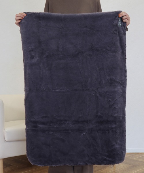 emesuelee（エメスーリー）の「フェイクファー裏ボアブランケットS（ブランケット・レディース・アイボリー/イエロー/ネイビー/ブラック/スモークピンク/ダークグレー/カーキ/ライトベージュ/A/ライトグレー/ダークベージュ/B・フリー）」の13枚目の写真