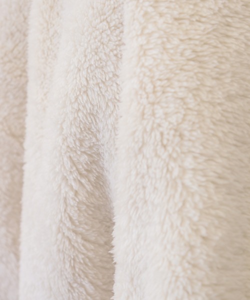 emesuelee（エメスーリー）の「フェイクファー裏ボアブランケットS（ブランケット・レディース・アイボリー/イエロー/ネイビー/ブラック/スモークピンク/ダークグレー/カーキ/ライトベージュ/A/ライトグレー/ダークベージュ/B・フリー）」の14枚目の写真