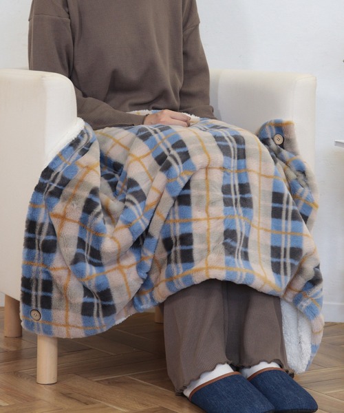 emesuelee（エメスーリー）の「フェイクファー裏ボアブランケットS（ブランケット・レディース・アイボリー/イエロー/ネイビー/ブラック/スモークピンク/ダークグレー/カーキ/ライトベージュ/A/ライトグレー/ダークベージュ/B・フリー）」の22枚目の写真