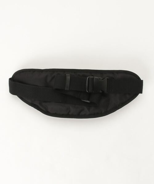 A.P.C.(アーペーセー)の「アーペーセー リピート ボディバッグ A.P.C. Repeat BODY BAG(ボディバッグ/ウエストポーチ・メンズ・ブラック・FREE)」の4枚目の写真