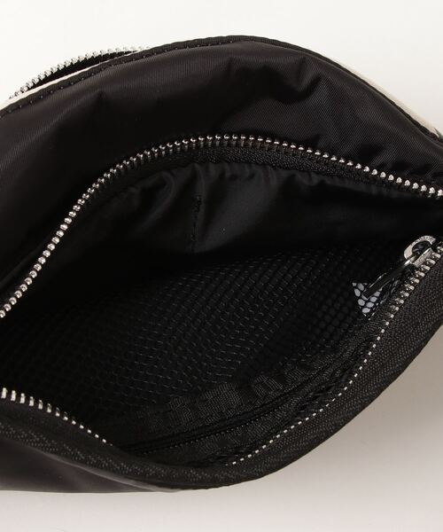 A.P.C.(アーペーセー)の「アーペーセー リピート ボディバッグ A.P.C. Repeat BODY BAG(ボディバッグ/ウエストポーチ・メンズ・ブラック・FREE)」の2枚目の写真