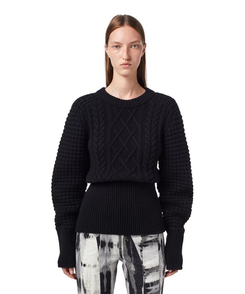 DIESEL（ディーゼル）の「レディース サステナブル ニット トップス リラックスフィット ドロップショルダー ケーブル編み（ニット/セーター・レディース・ブラック/ホワイト・X-SMALL/MEDIUM/SMALL/LARGE）」の2枚目の写真