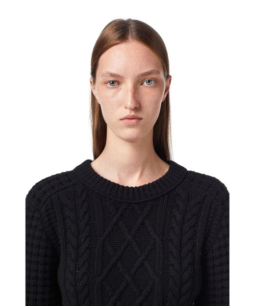 DIESEL（ディーゼル）の「レディース サステナブル ニット トップス リラックスフィット ドロップショルダー ケーブル編み（ニット/セーター・レディース・ブラック/ホワイト・X-SMALL/MEDIUM/SMALL/LARGE）」の8枚目の写真