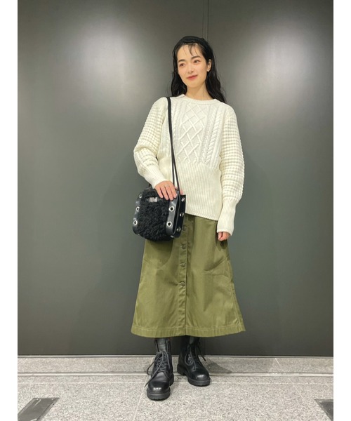 DIESEL（ディーゼル）の「レディース サステナブル ニット トップス リラックスフィット ドロップショルダー ケーブル編み（ニット/セーター・レディース・ブラック/ホワイト・X-SMALL/MEDIUM/SMALL/LARGE）」の11枚目の写真