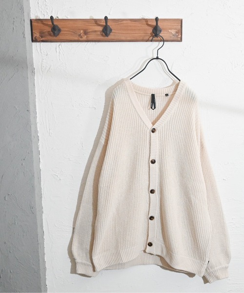 Anytime Songs（エニータイムソングス）の「アクリルバルキーニット 畔バルーンスリーブ カーディガン（カーディガン/ボレロ・メンズ・オフホワイト/サックスブルー/モカ/チャコール/グリーン/マスタード/ブラック・MEDIUM/LARGE）」の2枚目の写真