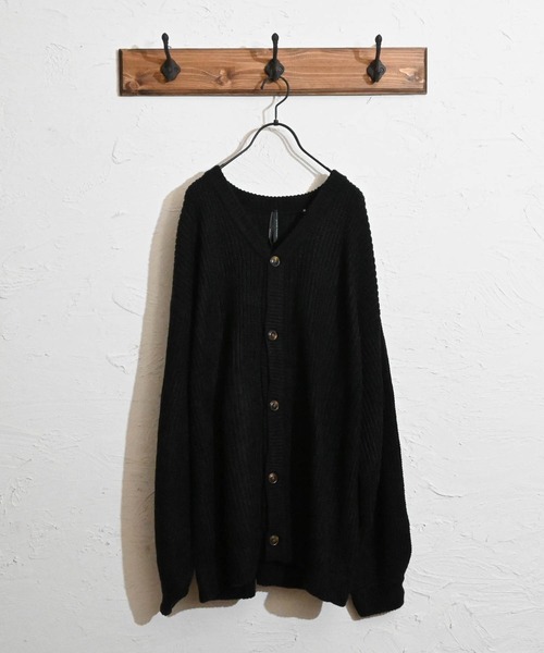 Anytime Songs（エニータイムソングス）の「アクリルバルキーニット 畔バルーンスリーブ カーディガン（カーディガン/ボレロ・メンズ・オフホワイト/サックスブルー/モカ/チャコール/グリーン/マスタード/ブラック・MEDIUM/LARGE）」の3枚目の写真