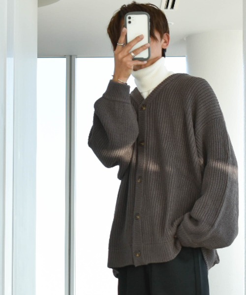 Anytime Songs（エニータイムソングス）の「アクリルバルキーニット 畔バルーンスリーブ カーディガン（カーディガン/ボレロ・メンズ・オフホワイト/サックスブルー/モカ/チャコール/グリーン/マスタード/ブラック・MEDIUM/LARGE）」の5枚目の写真