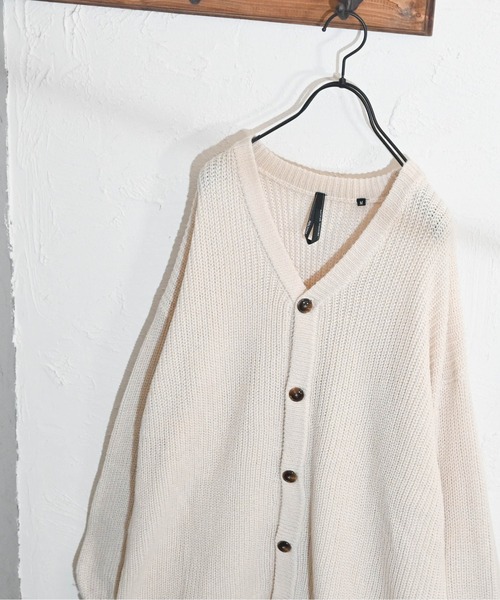 Anytime Songs（エニータイムソングス）の「アクリルバルキーニット 畔バルーンスリーブ カーディガン（カーディガン/ボレロ・メンズ・オフホワイト/サックスブルー/モカ/チャコール/グリーン/マスタード/ブラック・MEDIUM/LARGE）」の8枚目の写真