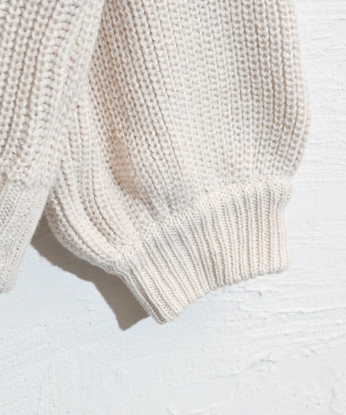 Anytime Songs（エニータイムソングス）の「アクリルバルキーニット 畔バルーンスリーブ カーディガン（カーディガン/ボレロ・メンズ・オフホワイト/サックスブルー/モカ/チャコール/グリーン/マスタード/ブラック・MEDIUM/LARGE）」の13枚目の写真