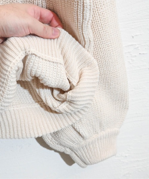 Anytime Songs（エニータイムソングス）の「アクリルバルキーニット 畔バルーンスリーブ カーディガン（カーディガン/ボレロ・メンズ・オフホワイト/サックスブルー/モカ/チャコール/グリーン/マスタード/ブラック・MEDIUM/LARGE）」の15枚目の写真