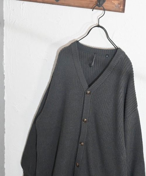 Anytime Songs（エニータイムソングス）の「アクリルバルキーニット 畔バルーンスリーブ カーディガン（カーディガン/ボレロ・メンズ・オフホワイト/サックスブルー/モカ/チャコール/グリーン/マスタード/ブラック・MEDIUM/LARGE）」の9枚目の写真