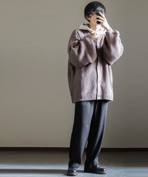 Anytime Songs（エニータイムソングス）の「アクリルバルキーニット 畔バルーンスリーブ カーディガン（カーディガン/ボレロ・メンズ・オフホワイト/サックスブルー/モカ/チャコール/グリーン/マスタード/ブラック・MEDIUM/LARGE）」の18枚目の写真