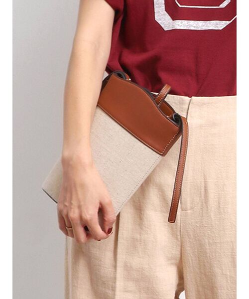 Ungrid（アングリッド）の「フェイクレザーコンビショルダーバッグ（ショルダーバッグ・レディース・ブラック/ブラウン・FREE）」の2枚目の写真