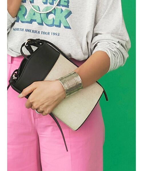 Ungrid（アングリッド）の「フェイクレザーコンビショルダーバッグ（ショルダーバッグ・レディース・ブラック/ブラウン・FREE）」の11枚目の写真