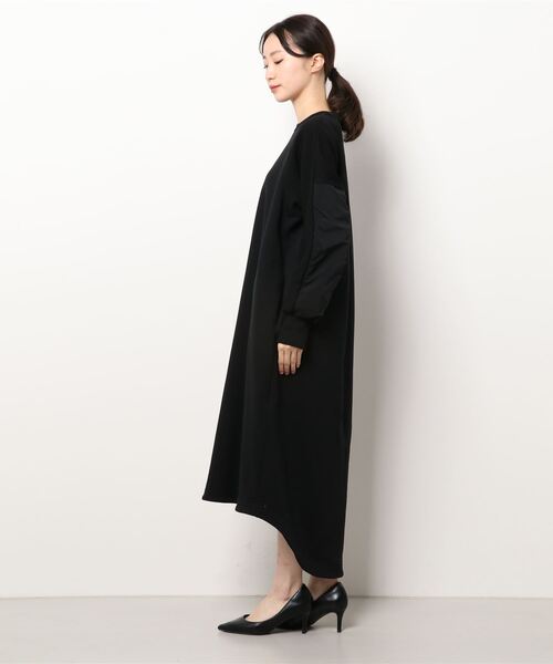 HERENCIA(ヘレンチア)の「袖シャーリングカットワンピース(ワンピース・レディース・ブラック・M)」の19枚目の写真