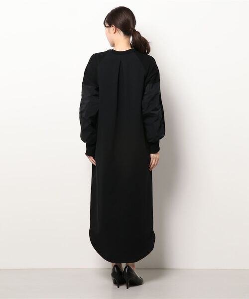 HERENCIA(ヘレンチア)の「袖シャーリングカットワンピース(ワンピース・レディース・ブラック・M)」の20枚目の写真