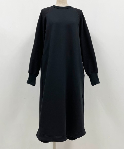 HERENCIA(ヘレンチア)の「袖シャーリングカットワンピース(ワンピース・レディース・ブラック・M)」の8枚目の写真