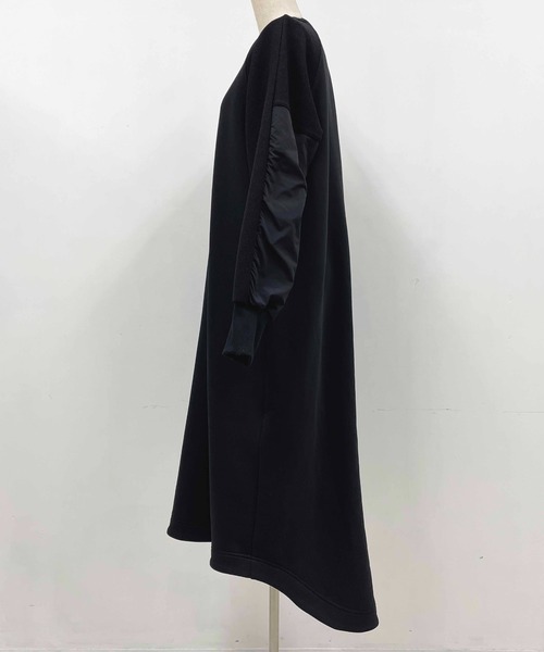 HERENCIA(ヘレンチア)の「袖シャーリングカットワンピース(ワンピース・レディース・ブラック・M)」の9枚目の写真