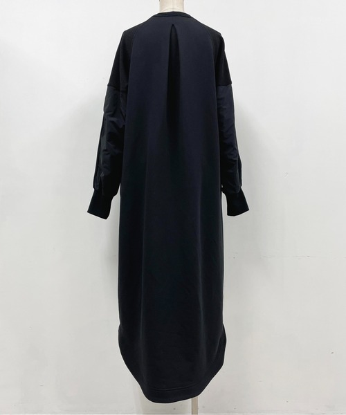 HERENCIA(ヘレンチア)の「袖シャーリングカットワンピース(ワンピース・レディース・ブラック・M)」の10枚目の写真