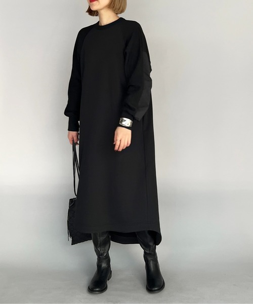 HERENCIA(ヘレンチア)の「袖シャーリングカットワンピース(ワンピース・レディース・ブラック・M)」の3枚目の写真
