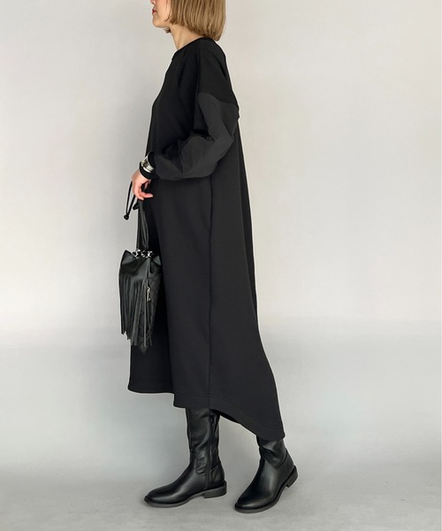 HERENCIA(ヘレンチア)の「袖シャーリングカットワンピース(ワンピース・レディース・ブラック・M)」の4枚目の写真