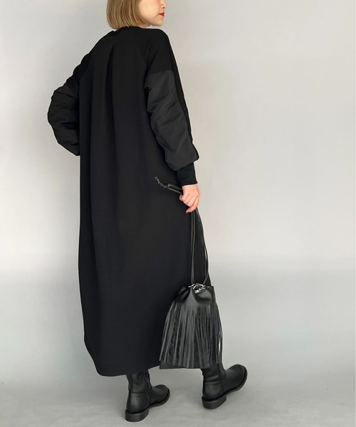 HERENCIA(ヘレンチア)の「袖シャーリングカットワンピース(ワンピース・レディース・ブラック・M)」の5枚目の写真