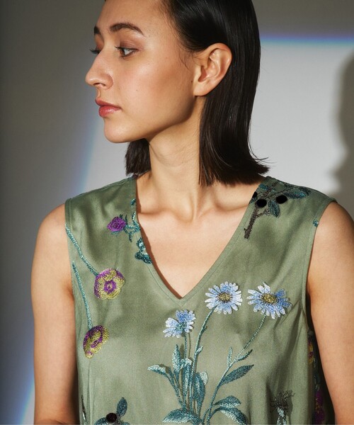 GRACE CLASS(グレースクラス)の「ボタニカルembワンピース(ワンピース・レディース・ブラック/カーキ・36)」の4枚目の写真